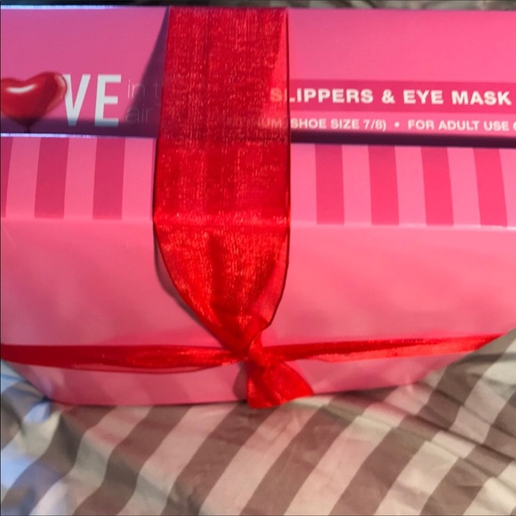 ❤️Adorable Heart Gift set/Slippers,Eye mask❤️ - Picture 5 of 5
